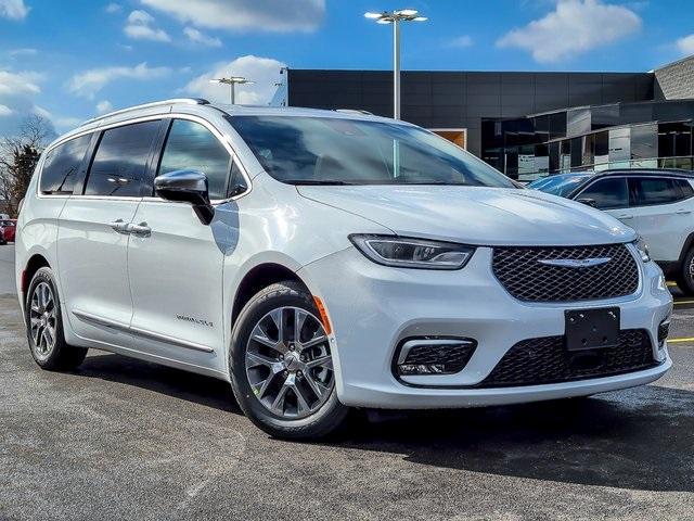 new 2025 Chrysler Pacifica Hybrid car, priced at $45,271