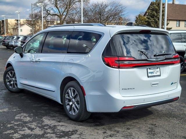 new 2025 Chrysler Pacifica Hybrid car, priced at $45,271