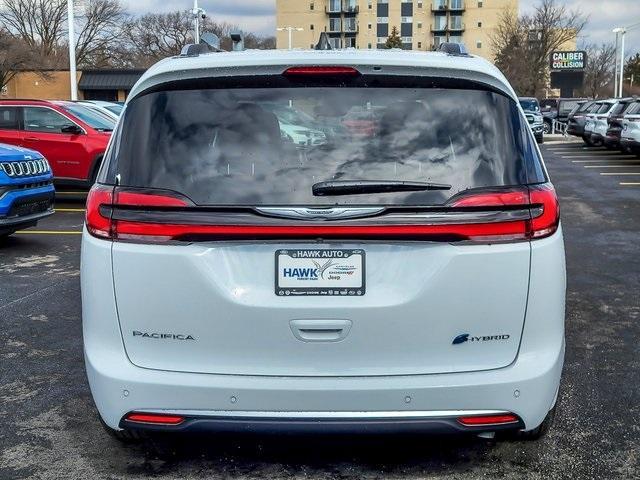 new 2025 Chrysler Pacifica Hybrid car, priced at $45,271