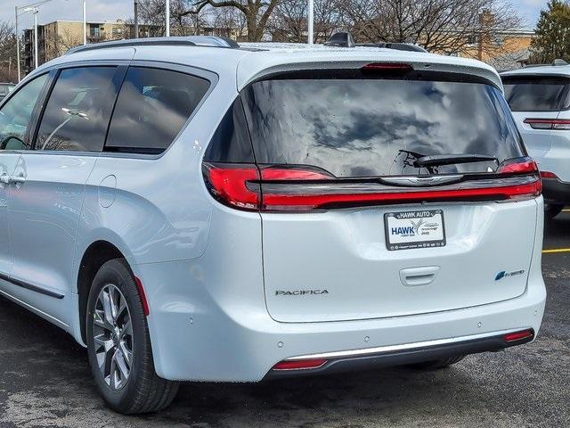 new 2025 Chrysler Pacifica Hybrid car, priced at $45,271