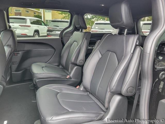 new 2026 Chrysler Pacifica Hybrid car, priced at $51,826
