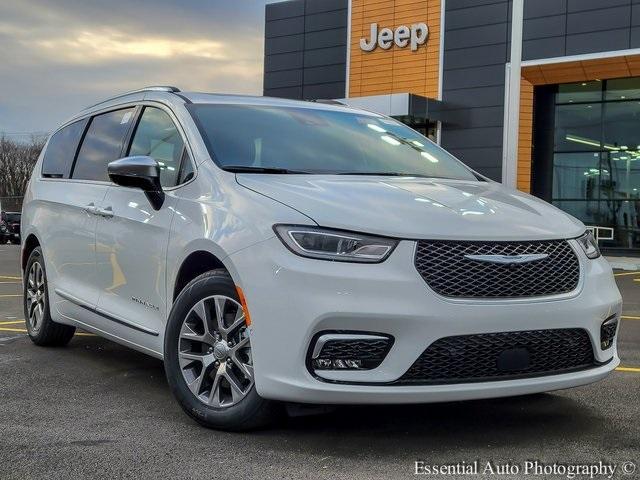 new 2025 Chrysler Pacifica Hybrid car, priced at $45,663