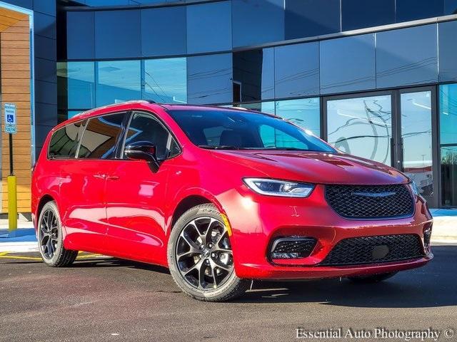 new 2025 Chrysler Pacifica car, priced at $47,660