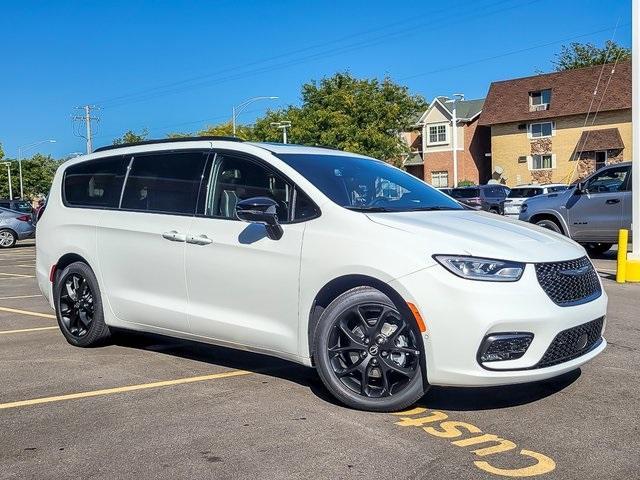 new 2026 Chrysler Pacifica car, priced at $45,684