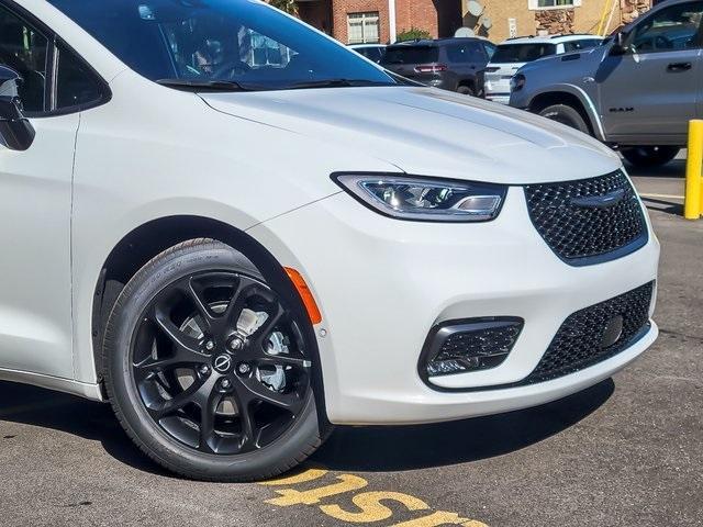 new 2026 Chrysler Pacifica car, priced at $45,684
