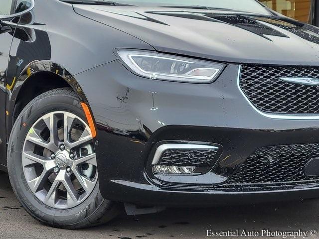 new 2025 Chrysler Pacifica Hybrid car, priced at $59,258