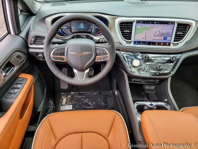 new 2025 Chrysler Pacifica Hybrid car, priced at $45,571
