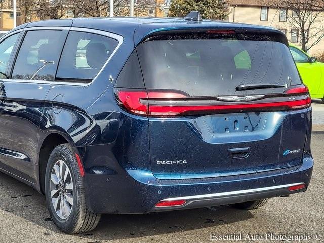 new 2025 Chrysler Pacifica Hybrid car, priced at $46,137