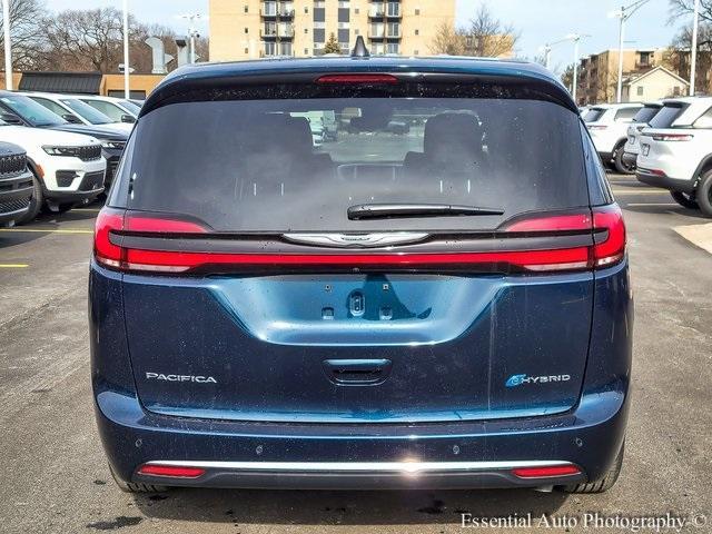 new 2025 Chrysler Pacifica Hybrid car, priced at $46,137