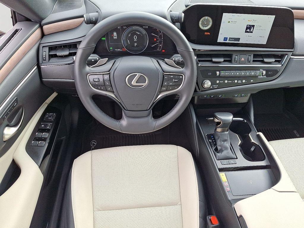 used 2023 Lexus ES 300h car, priced at $38,000