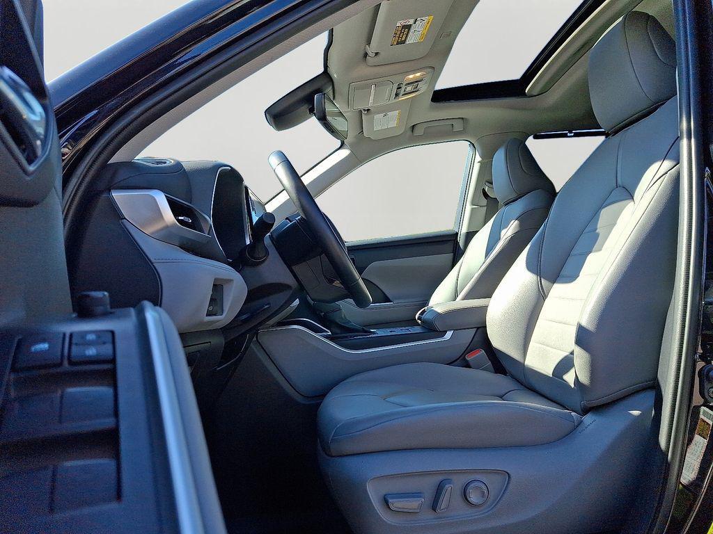 used 2021 Toyota Highlander car, priced at $35,000