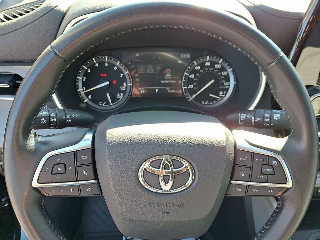 used 2021 Toyota Highlander car, priced at $35,000