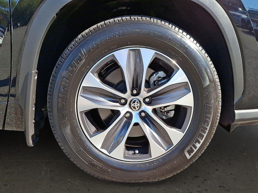 used 2021 Toyota Highlander car, priced at $35,000
