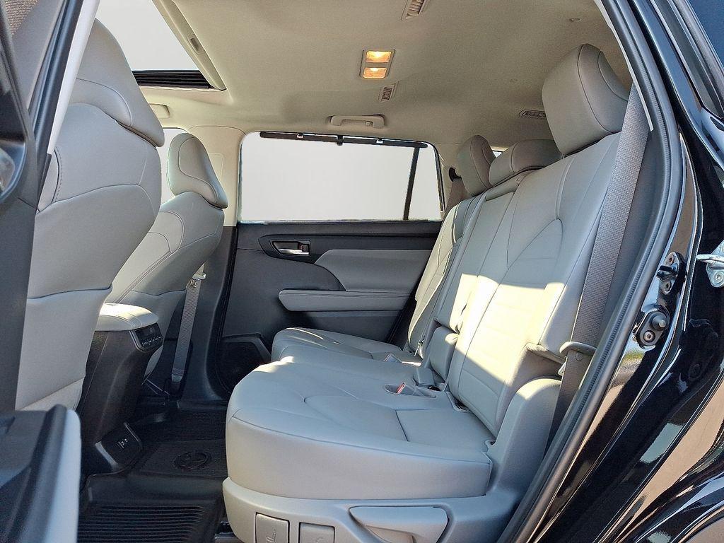 used 2021 Toyota Highlander car, priced at $35,000