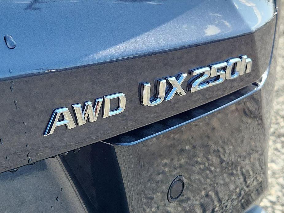 new 2024 Lexus UX 250h car, priced at $43,048