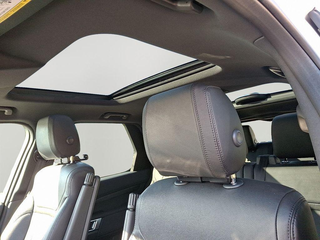 used 2018 Land Rover Discovery car, priced at $19,000