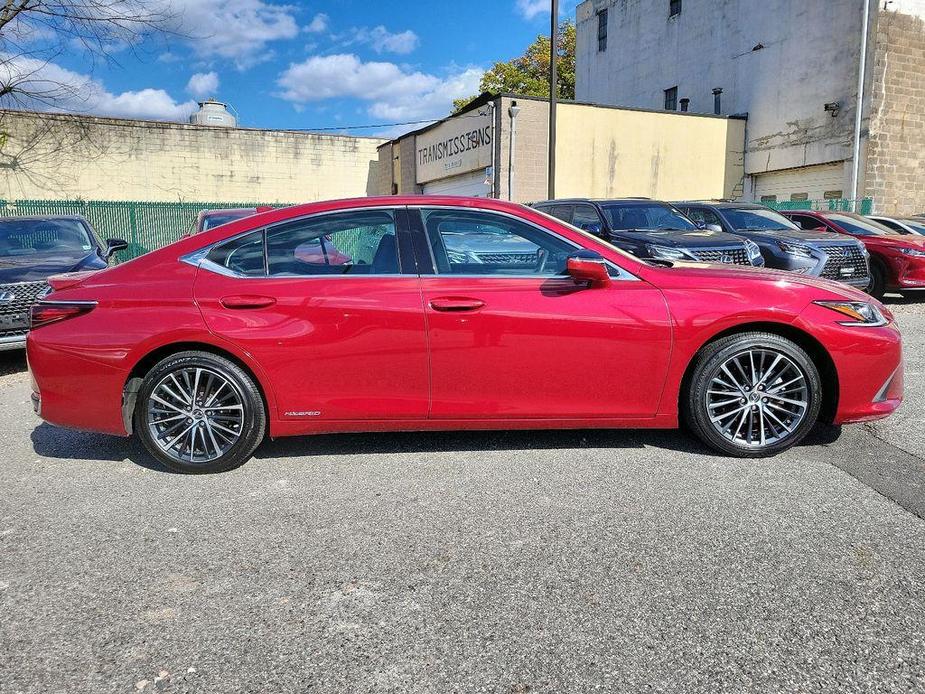 used 2022 Lexus ES 300h car, priced at $39,000