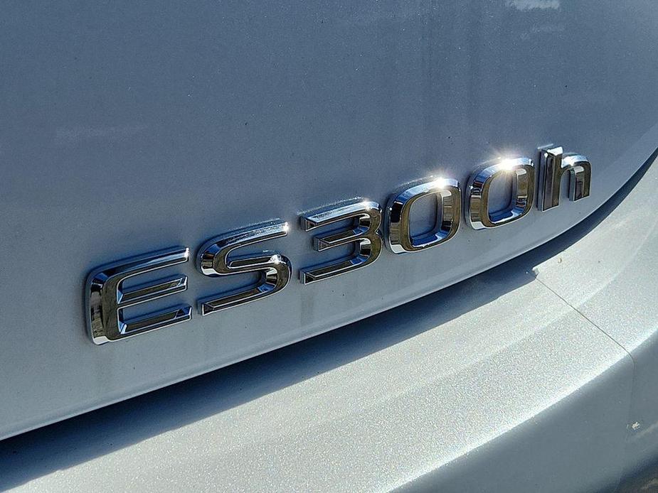 new 2024 Lexus ES 300h car, priced at $46,868