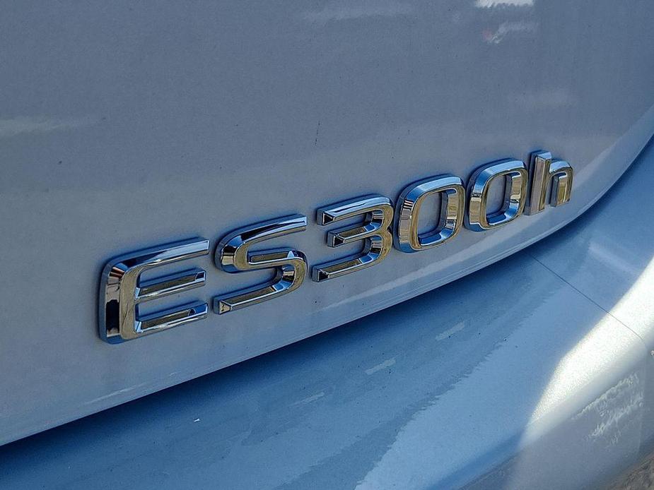 new 2024 Lexus ES 300h car, priced at $47,300
