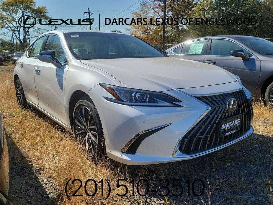 new 2025 Lexus ES 300h car, priced at $50,514