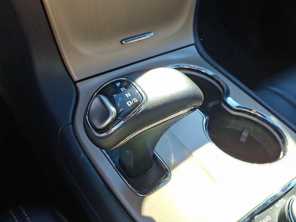 used 2015 Jeep Grand Cherokee car, priced at $13,500