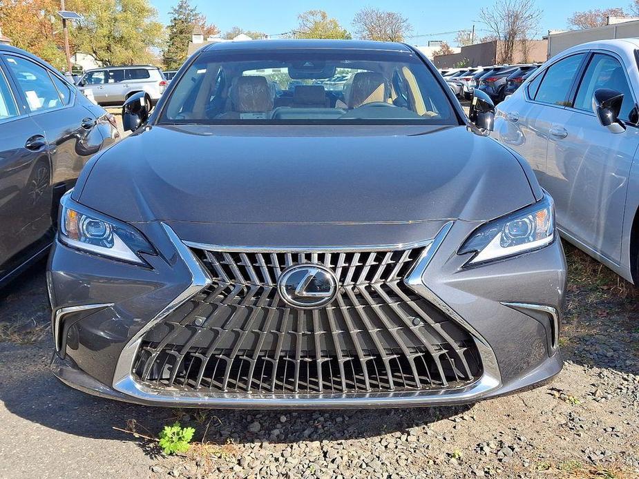 new 2025 Lexus ES 350 car, priced at $48,214