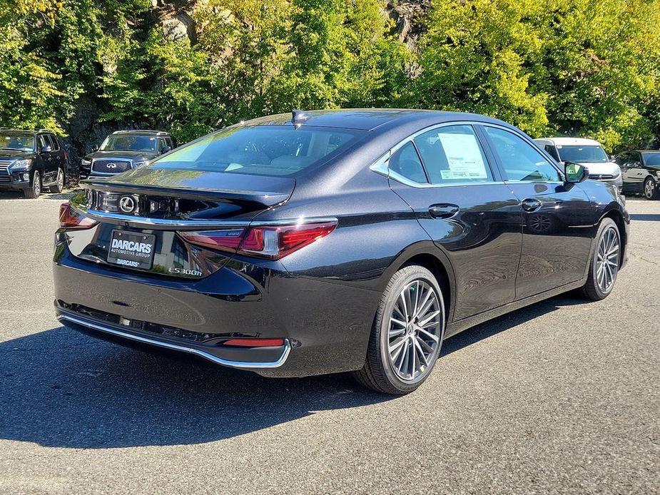 new 2025 Lexus ES 300h car, priced at $47,500