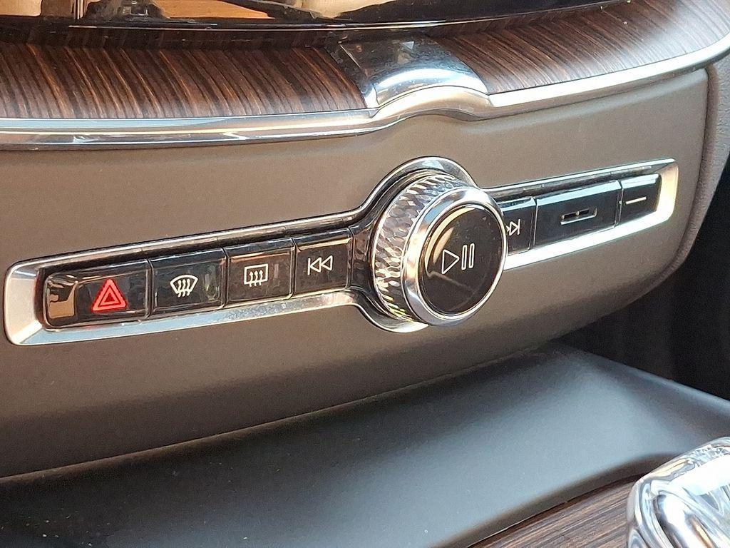 used 2022 Volvo XC60 car, priced at $37,000