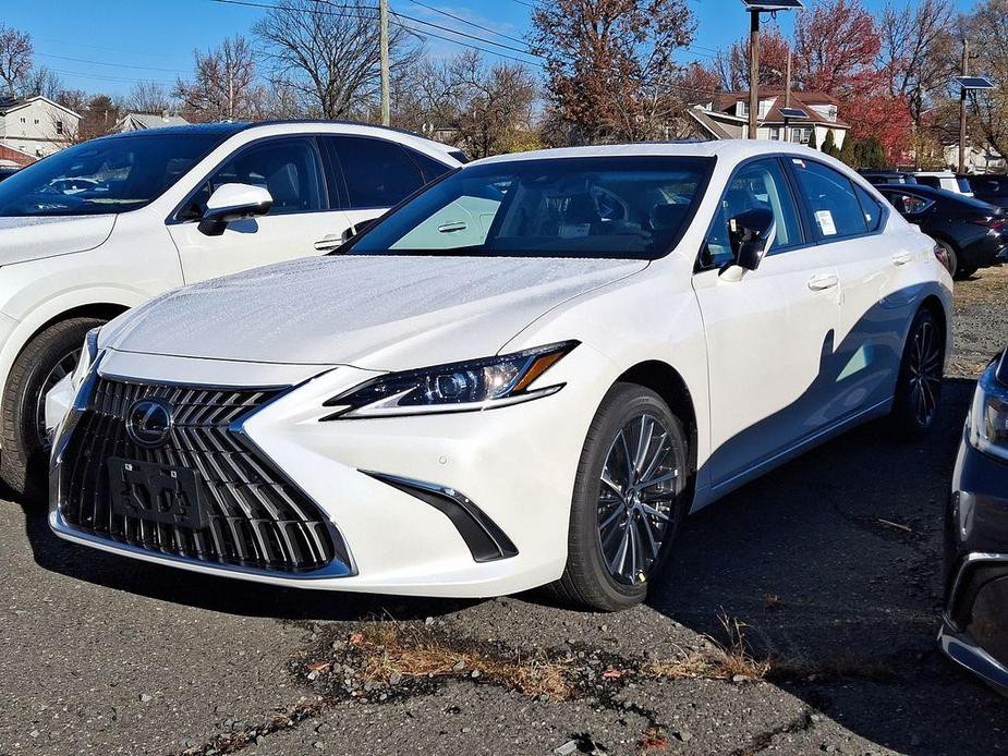 new 2025 Lexus ES 300h car, priced at $47,722