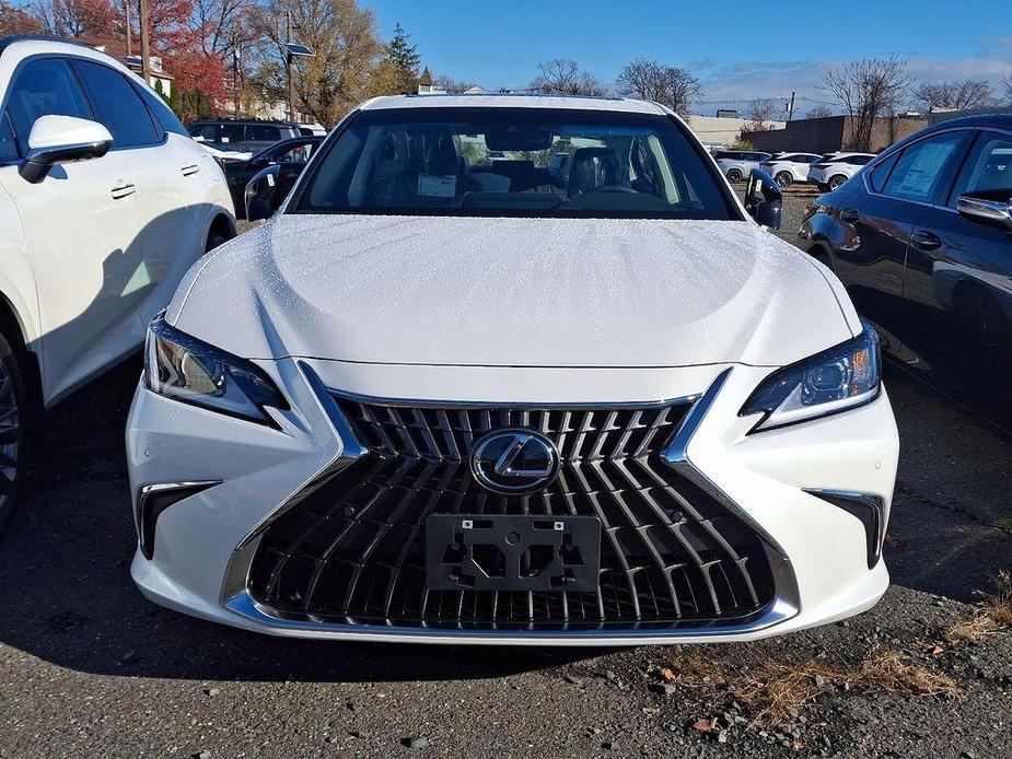 new 2025 Lexus ES 300h car, priced at $47,722