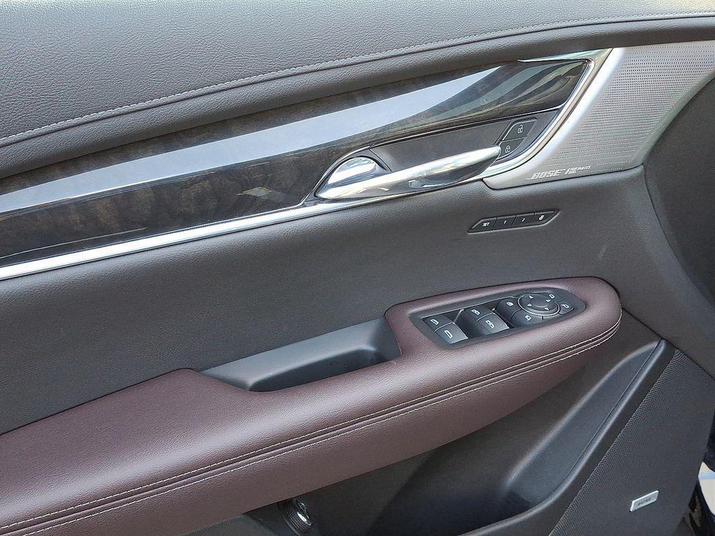 used 2022 Cadillac XT6 car, priced at $30,000