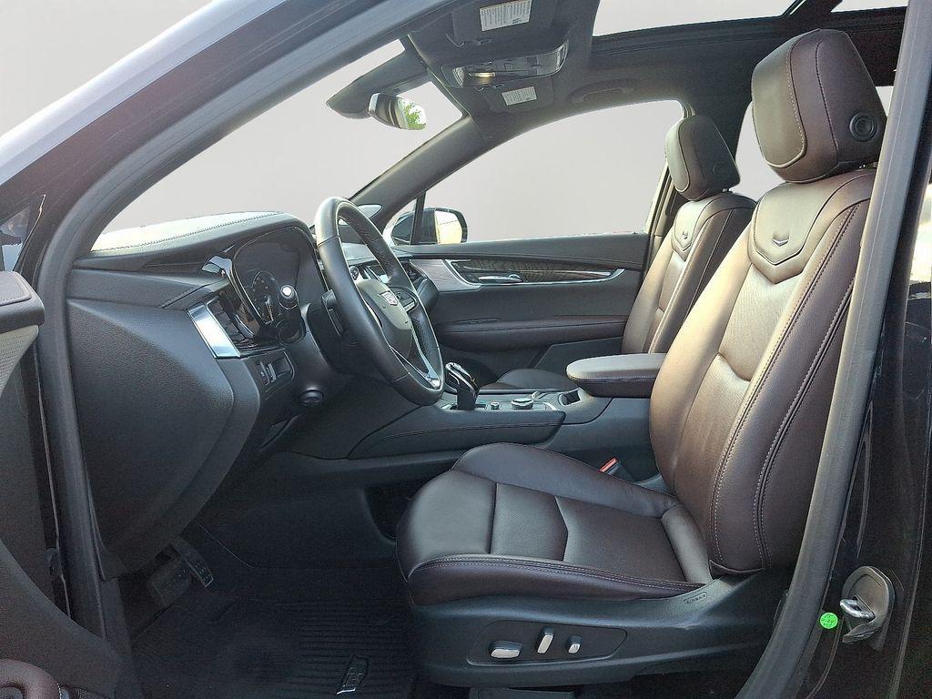 used 2022 Cadillac XT6 car, priced at $30,000
