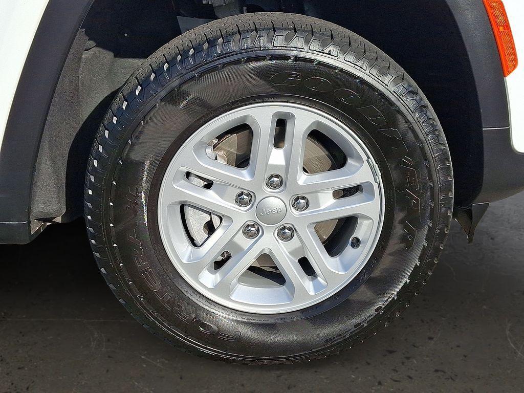 used 2023 Jeep Grand Cherokee car, priced at $29,000