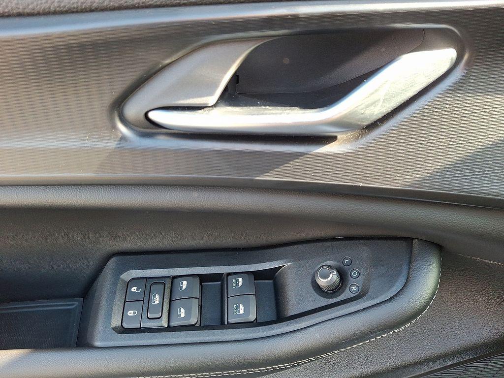 used 2023 Jeep Grand Cherokee car, priced at $29,000