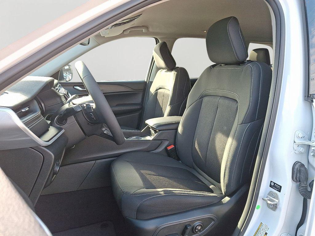 used 2023 Jeep Grand Cherokee car, priced at $29,000