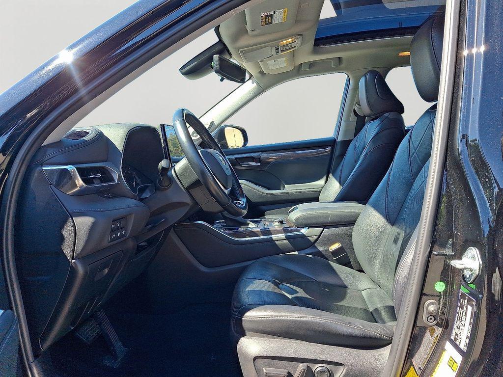 used 2021 Toyota Highlander car, priced at $35,500