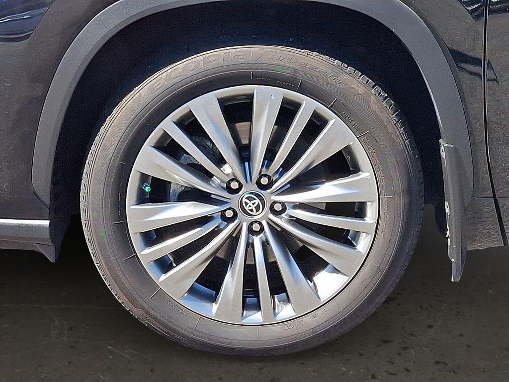 used 2021 Toyota Highlander car, priced at $35,500