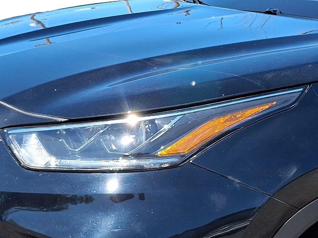 used 2021 Toyota Highlander car, priced at $35,500