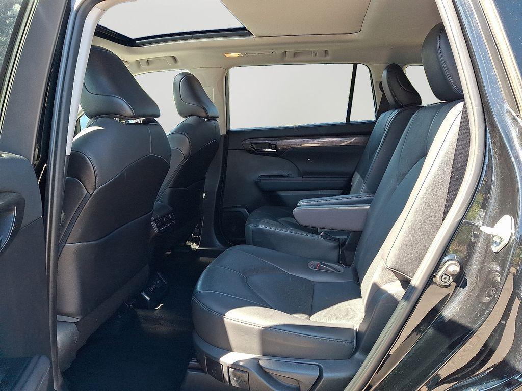 used 2021 Toyota Highlander car, priced at $35,500