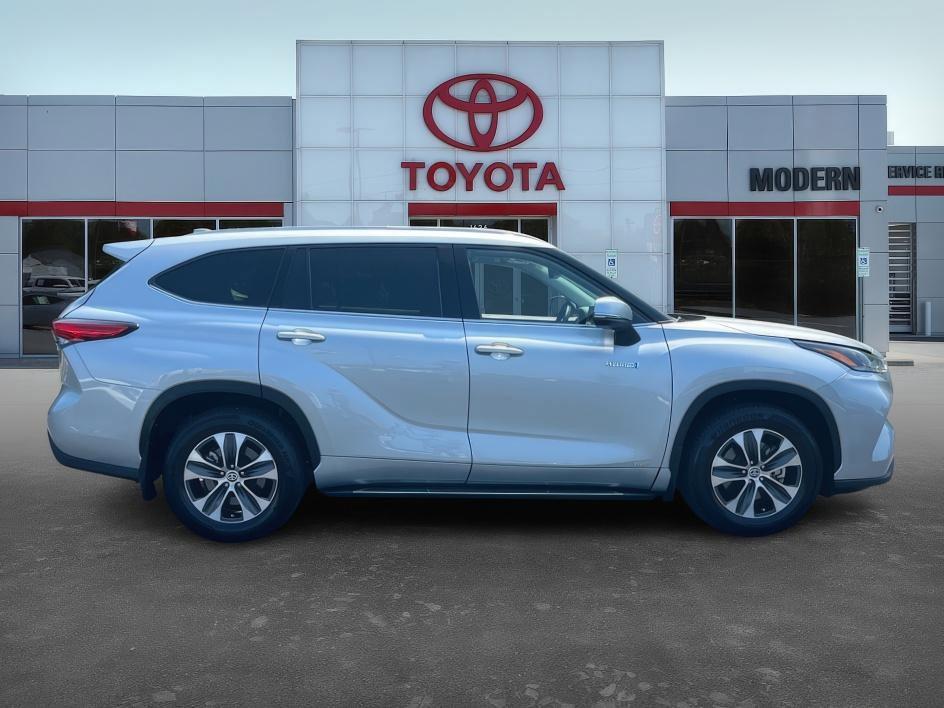 used 2021 Toyota Highlander Hybrid car, priced at $31,570
