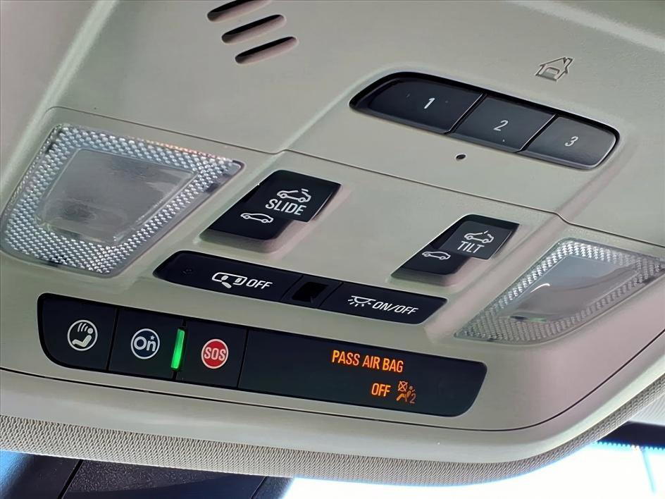 used 2021 Chevrolet Traverse car, priced at $19,637