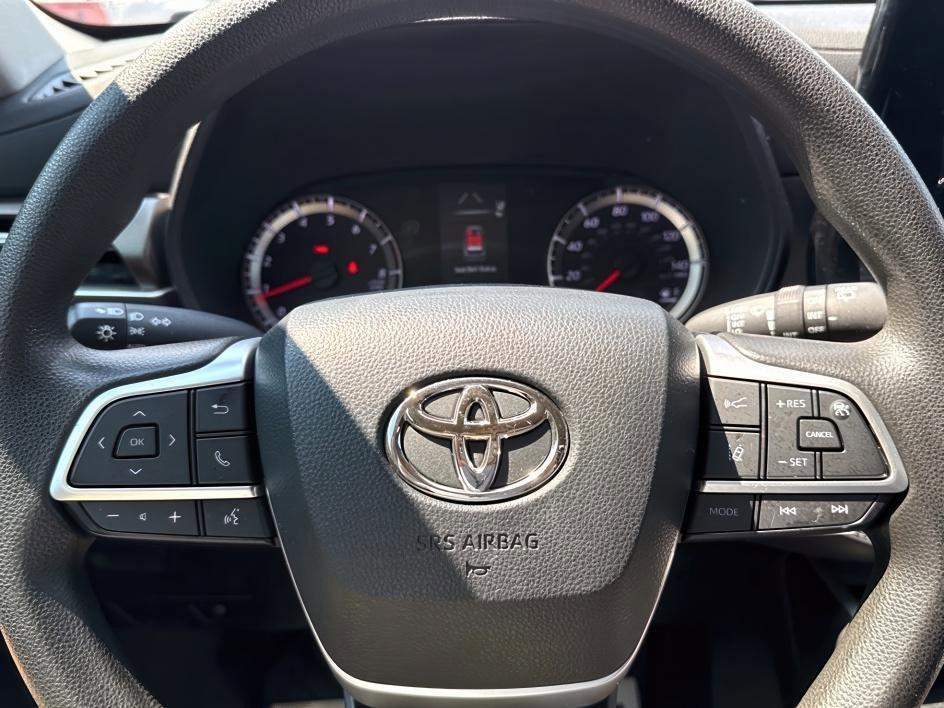 used 2022 Toyota Highlander car, priced at $33,650