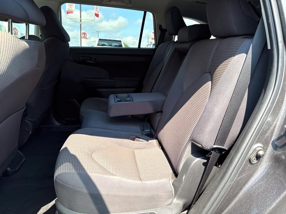 used 2022 Toyota Highlander car, priced at $33,650