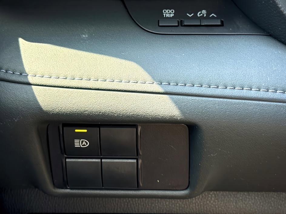 used 2022 Toyota Highlander car, priced at $33,650