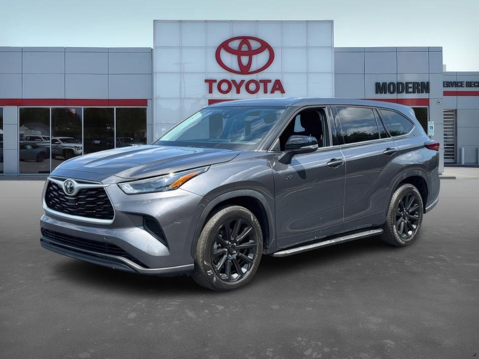 used 2022 Toyota Highlander car, priced at $33,650