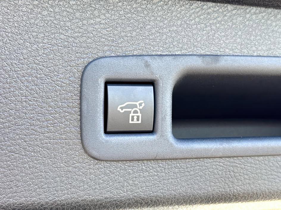 new 2025 Toyota Sienna car, priced at $45,292