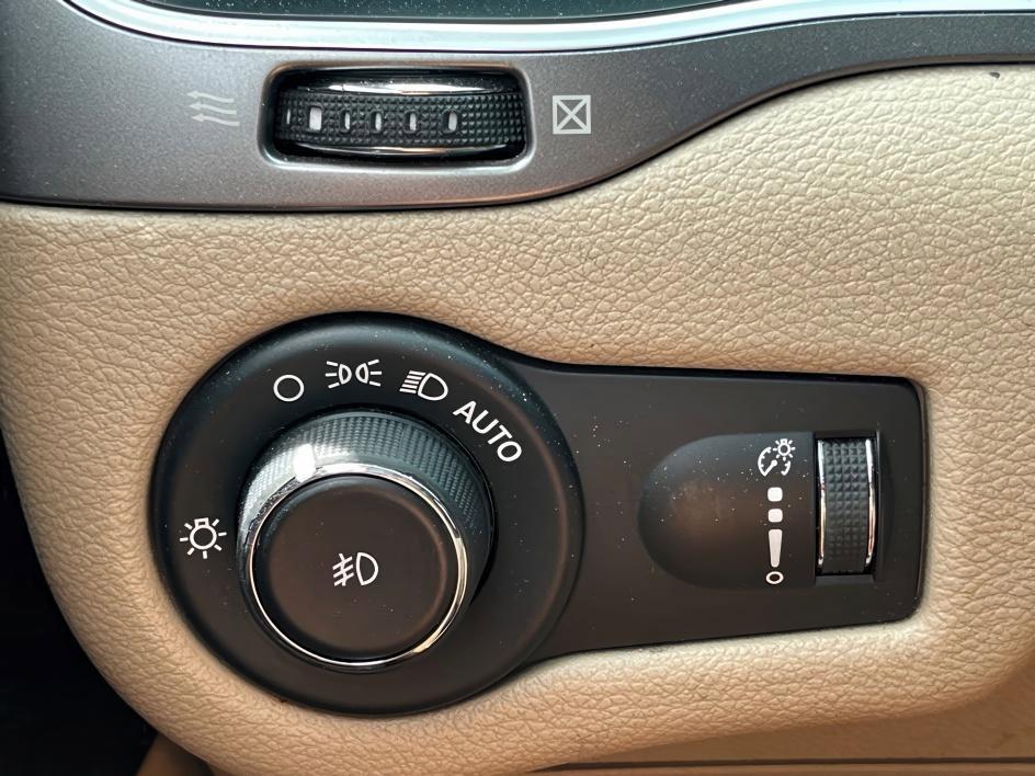 used 2019 Jeep Cherokee car, priced at $13,681