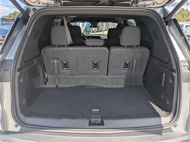 used 2024 Chevrolet Traverse car, priced at $36,865