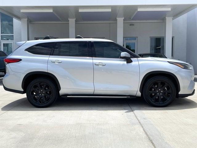 used 2022 Toyota Highlander car, priced at $27,888