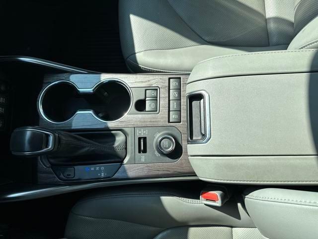 used 2021 Toyota Highlander car, priced at $34,998